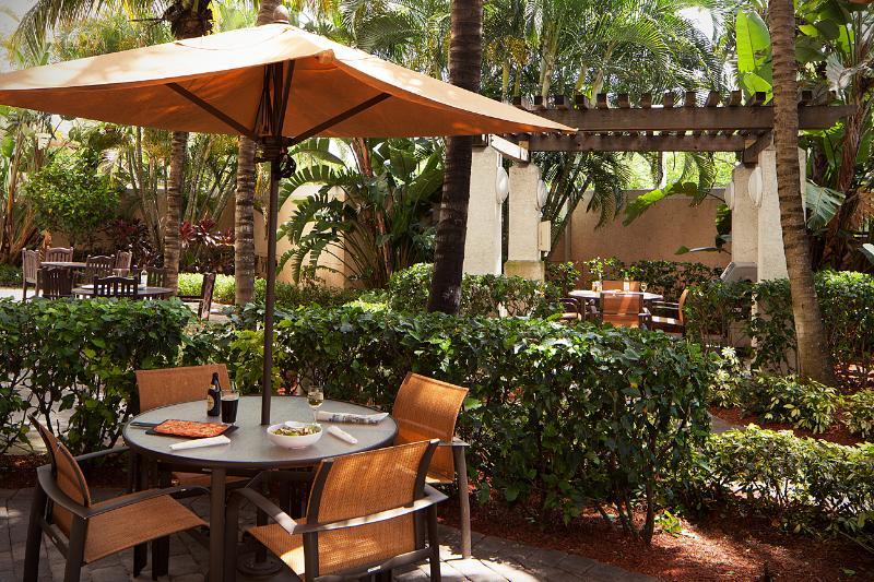 Courtyard By Marriott Fort Lauderdale Airport & Cruise Port Dania Beach Bagian luar foto