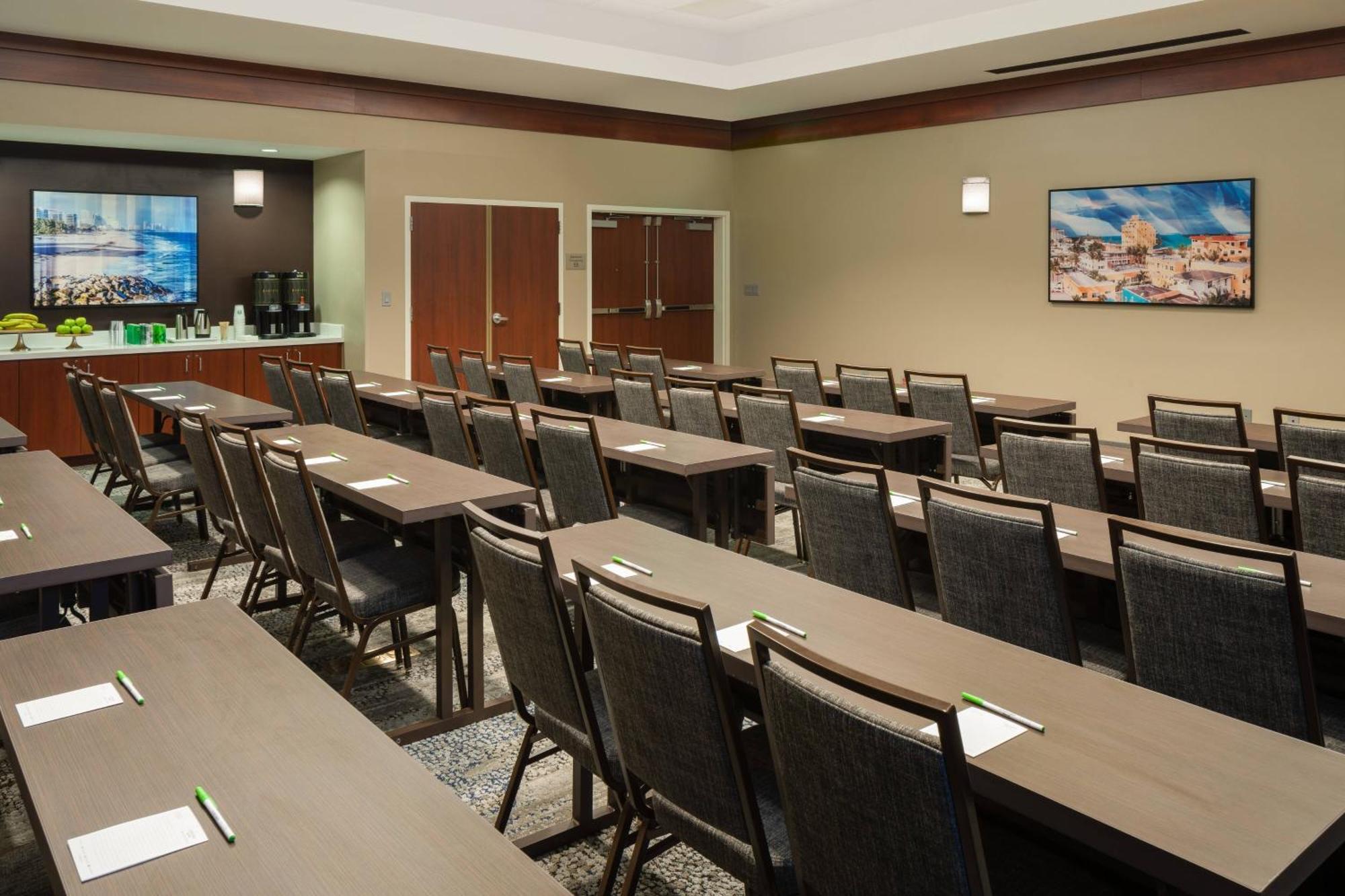 Courtyard By Marriott Fort Lauderdale Airport & Cruise Port Dania Beach Bagian luar foto