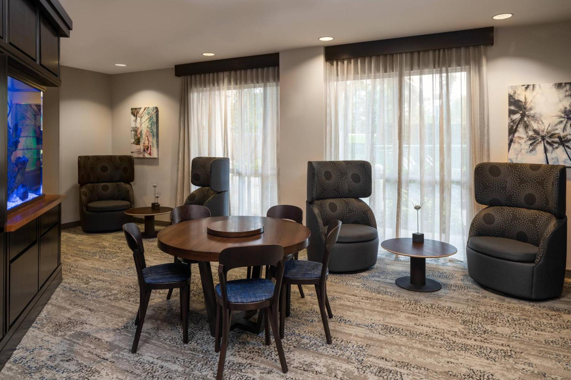 Courtyard By Marriott Fort Lauderdale Airport & Cruise Port Dania Beach Bagian luar foto
