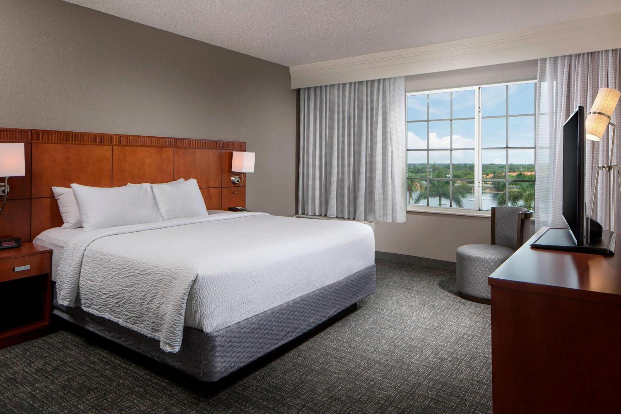 Courtyard By Marriott Fort Lauderdale Airport & Cruise Port Dania Beach Bagian luar foto