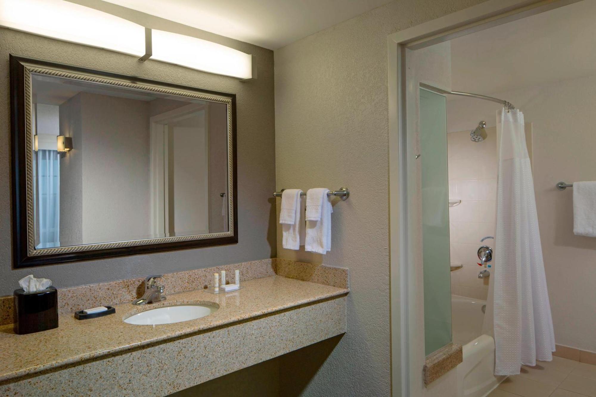 Courtyard By Marriott Fort Lauderdale Airport & Cruise Port Dania Beach Bagian luar foto