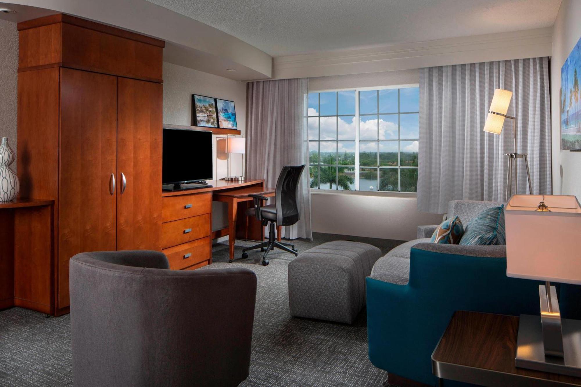 Courtyard By Marriott Fort Lauderdale Airport & Cruise Port Dania Beach Bagian luar foto