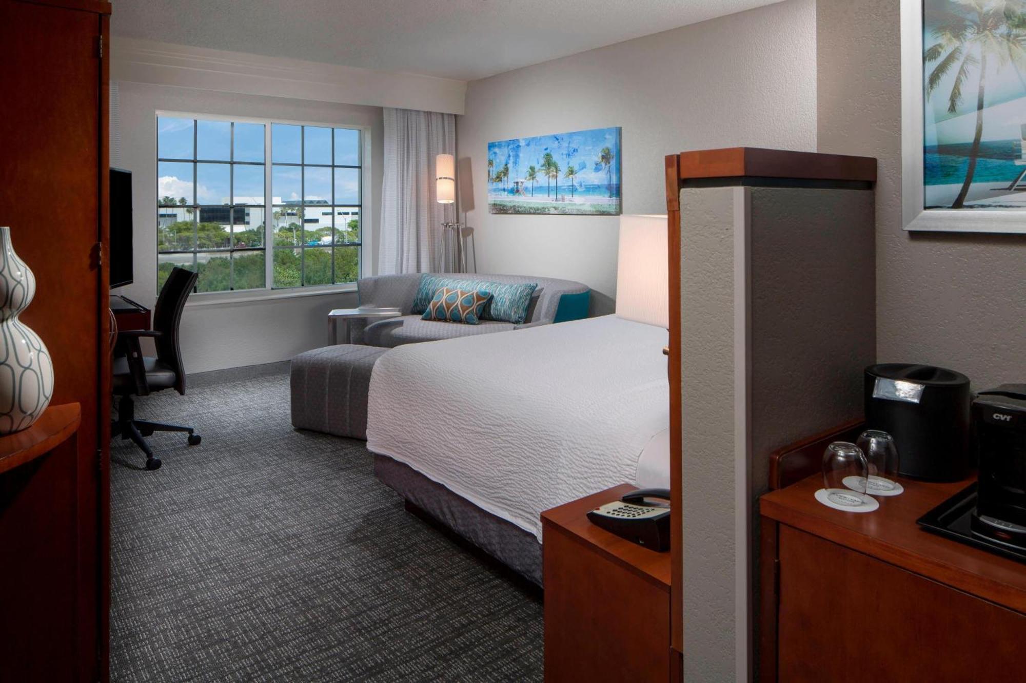 Courtyard By Marriott Fort Lauderdale Airport & Cruise Port Dania Beach Bagian luar foto