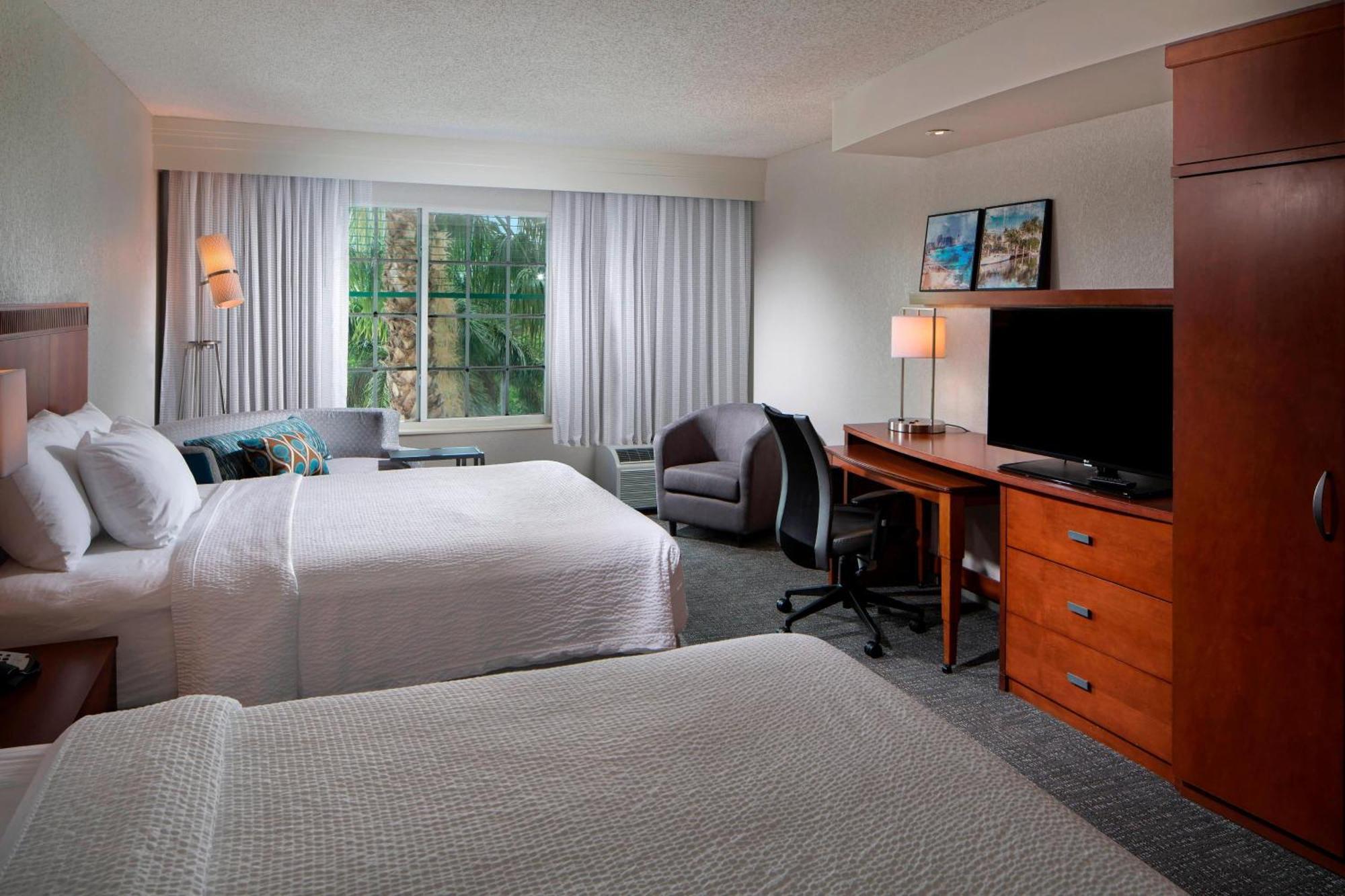 Courtyard By Marriott Fort Lauderdale Airport & Cruise Port Dania Beach Bagian luar foto