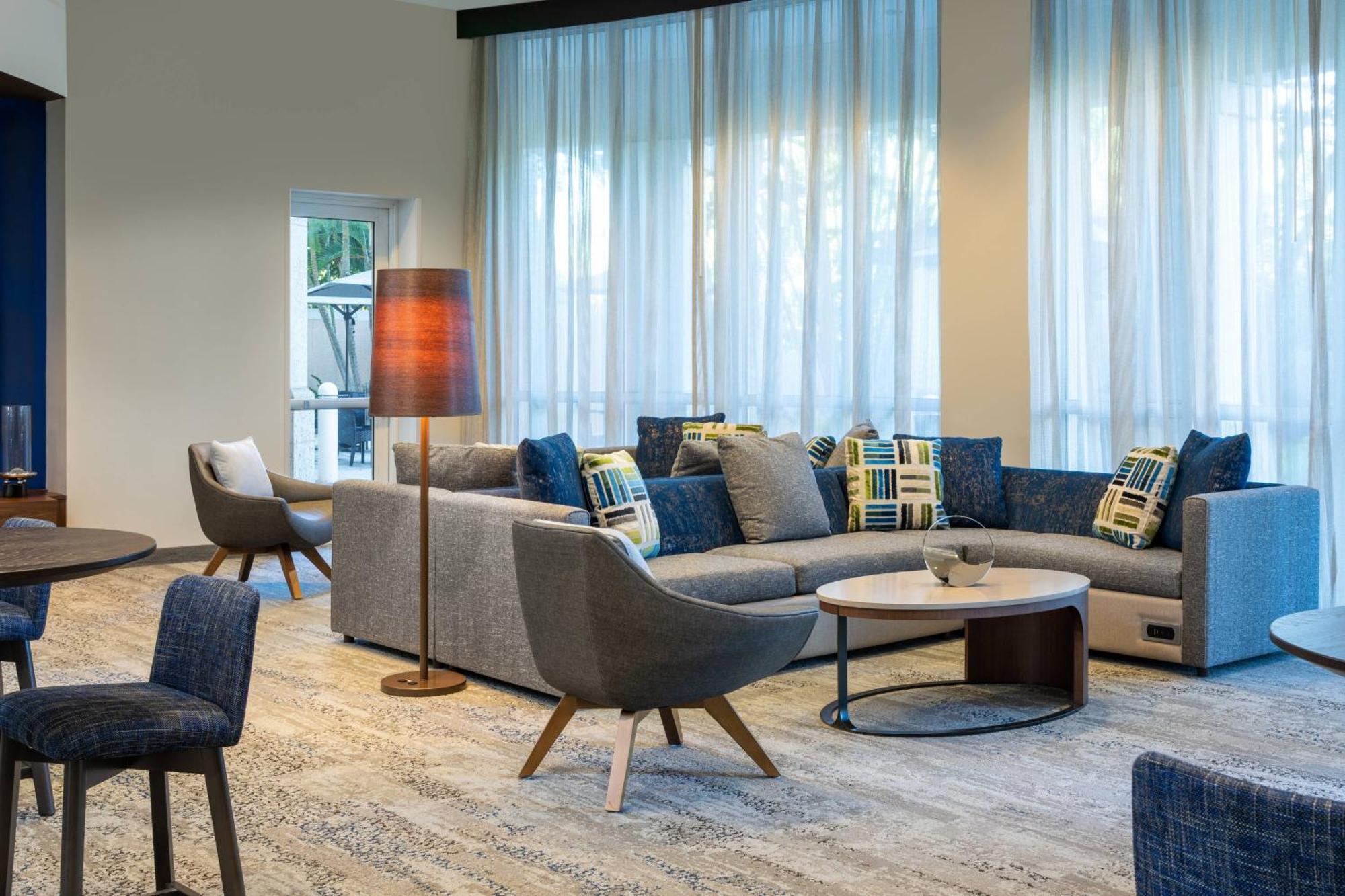 Courtyard By Marriott Fort Lauderdale Airport & Cruise Port Dania Beach Bagian luar foto