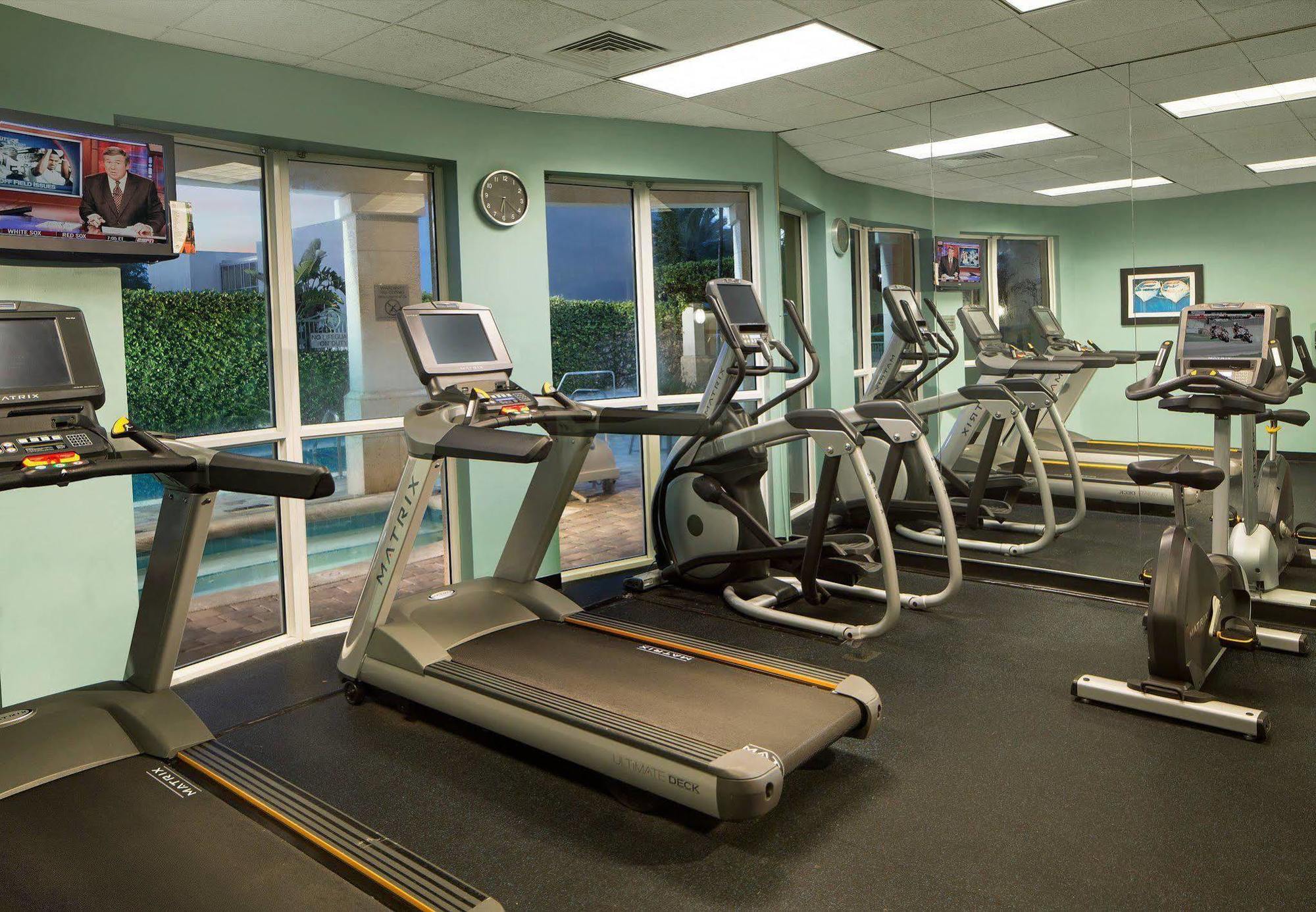 Courtyard By Marriott Fort Lauderdale Airport & Cruise Port Dania Beach Bagian luar foto